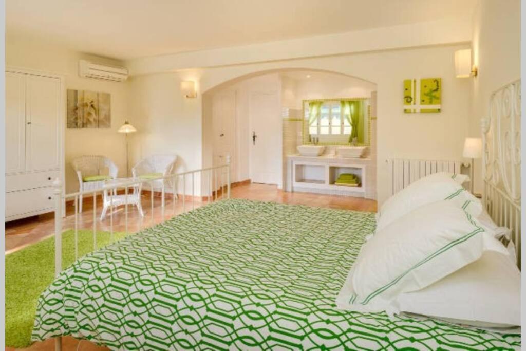 Le Clos Des Pins, Vue Mont Ventoux Roaix Exterior photo